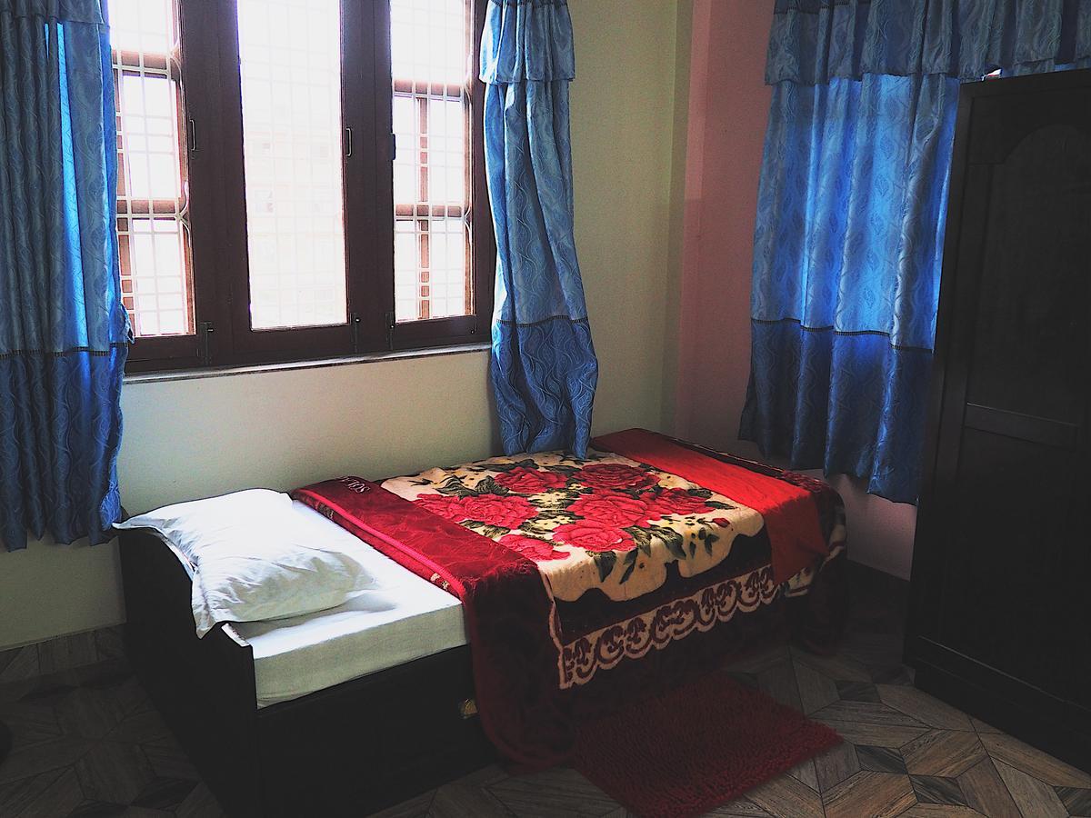 Aroma Tourist Hostel Pokhara Ngoại thất bức ảnh