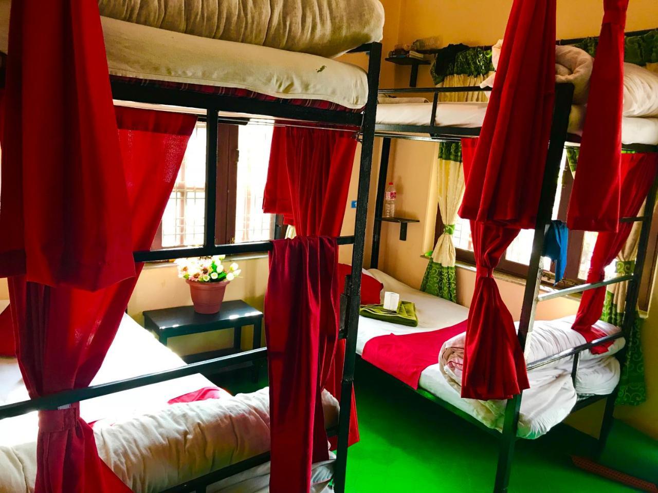 Aroma Tourist Hostel Pokhara Ngoại thất bức ảnh