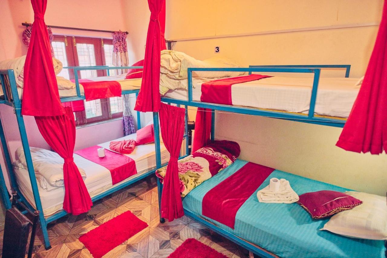 Aroma Tourist Hostel Pokhara Ngoại thất bức ảnh