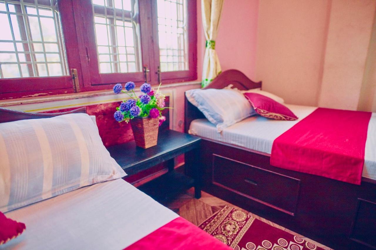 Aroma Tourist Hostel Pokhara Ngoại thất bức ảnh